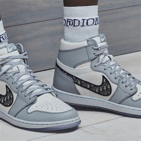 cuanto valen los jordan dior|jordan 1 high Dior men.